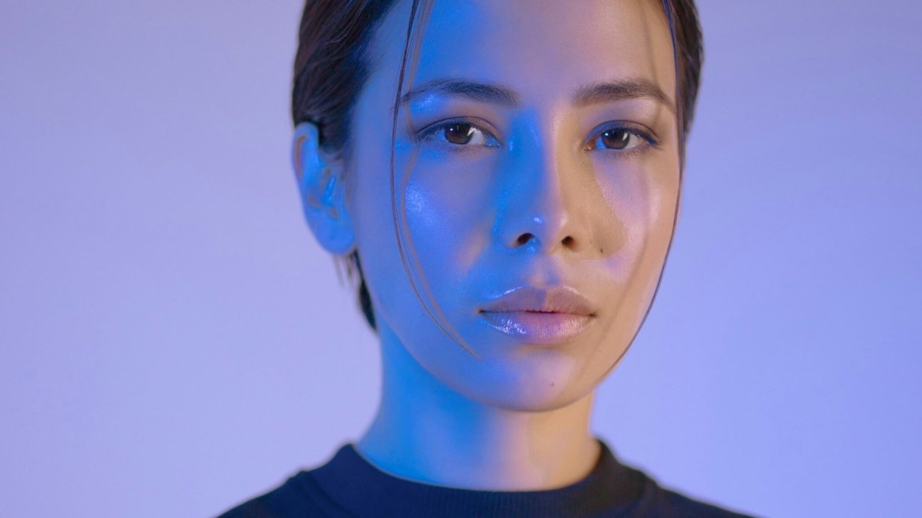 woman wearing black crew-neck shirt